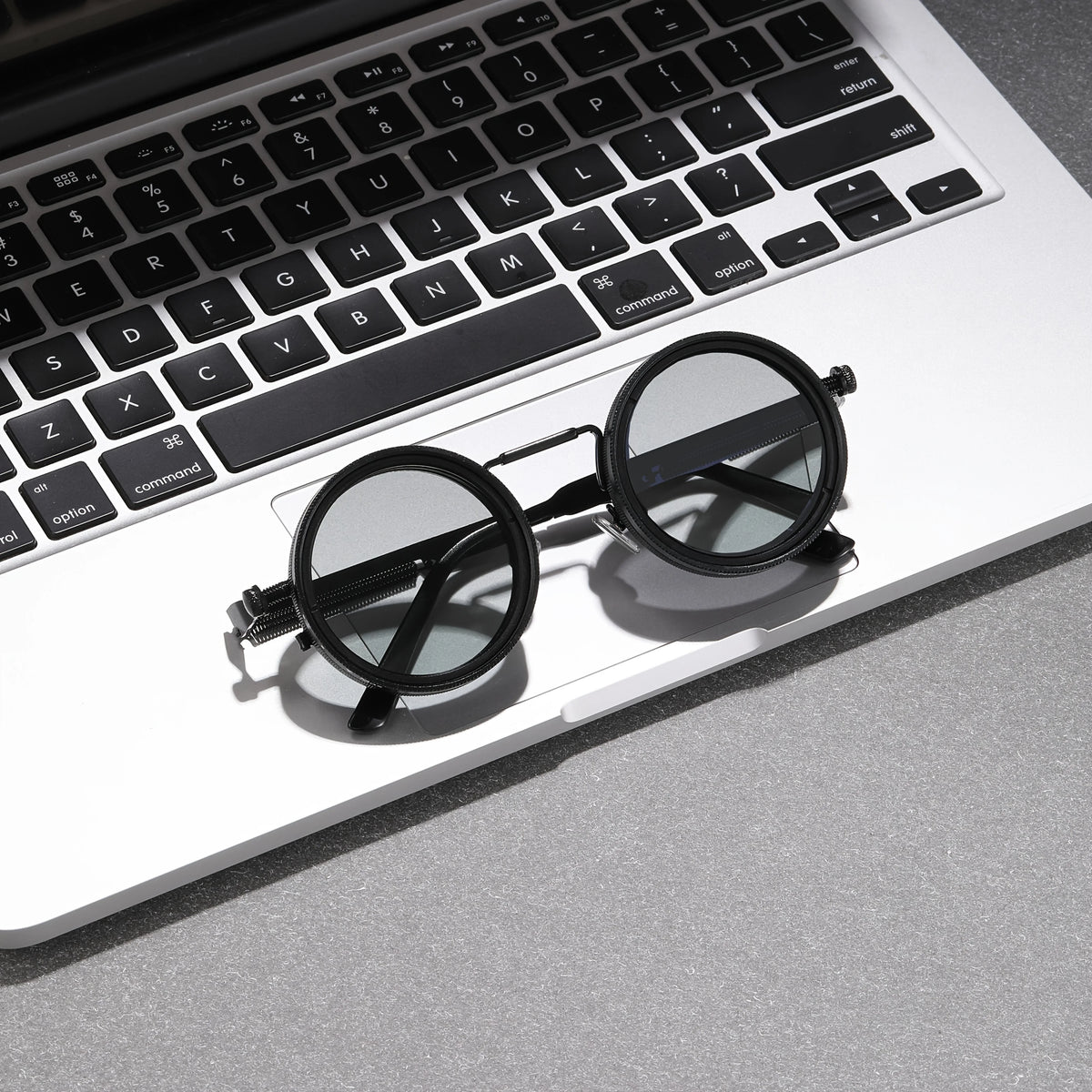 CHROMA — Retro Look & Adjustable Tint Sunglasses · Unisex (TZ)